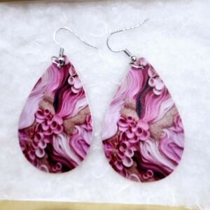 Earrings Brand new beautiful lite weight. Will come with free backs.